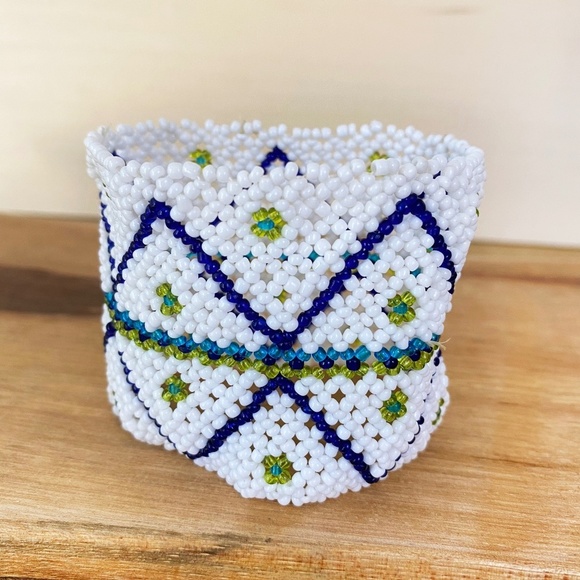 Mini Beaded White Cuff Bracelet Stretch Southwestern - Picture 1 of 4
